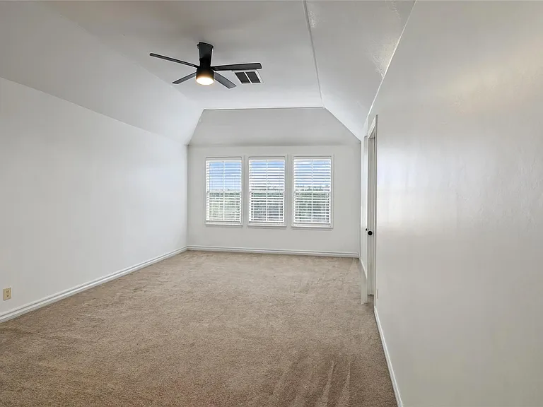 905 Sweetwater Cv — Photo 12