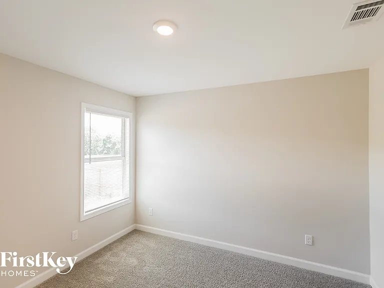 4409 Easthaven Cir — Photo 10