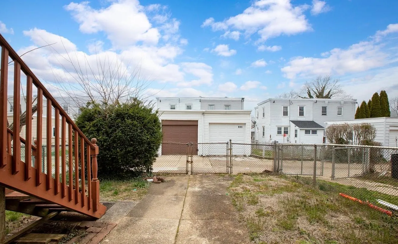 3 bed, 1276 sqft, $1,950 — Photo 3