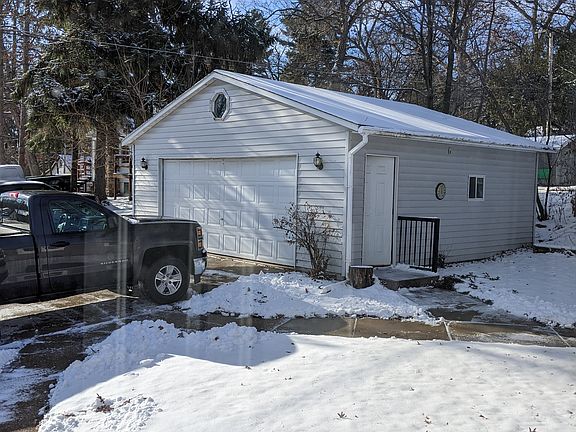 4th image of 243 Koshkonong Dr