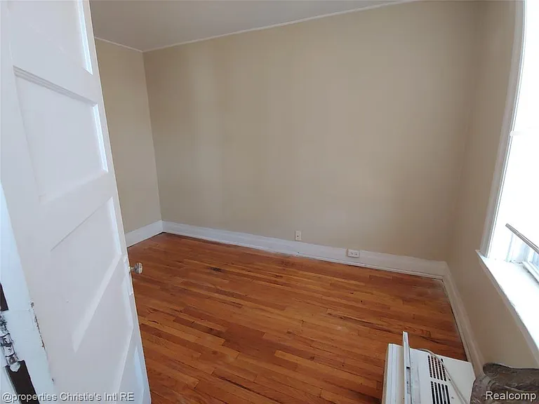 1535 W Canfield St #4 — Photo 6