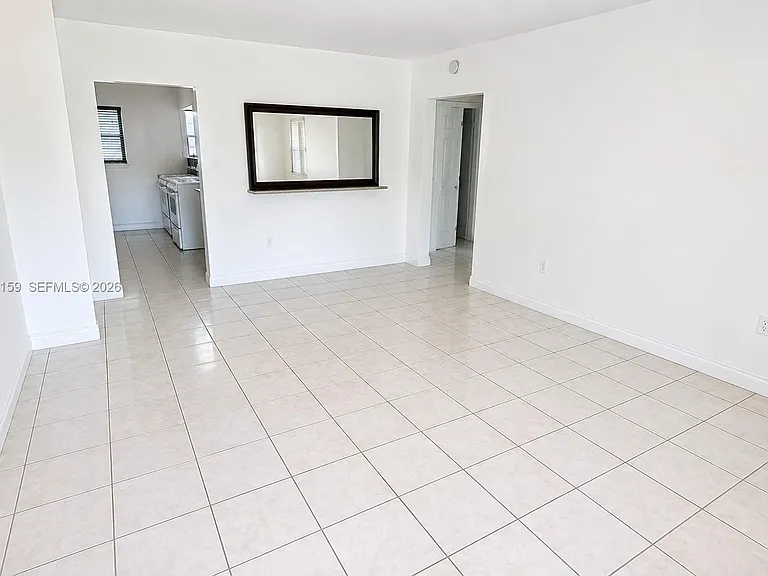 985 SW 10th St #2 — Photo 4