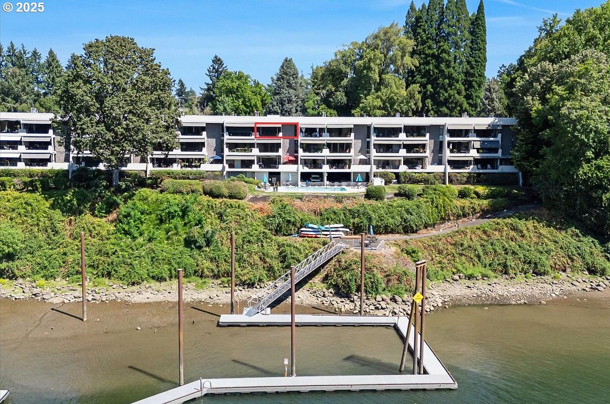 790 SE Webber St UNIT 305