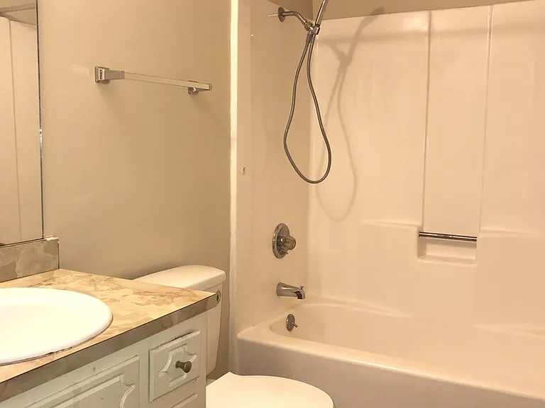 303 W College St — Photo 17