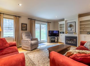 217 Hillvale Dr, Manchester Center, VT 05255