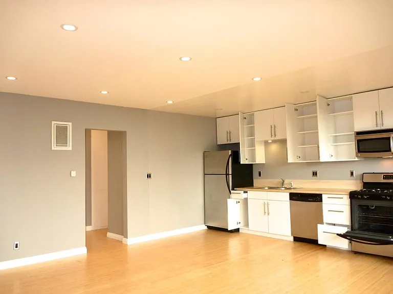 1527 Princeton St #2 — Photo 8