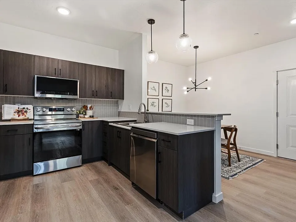 Hawk's Landing Apartments
