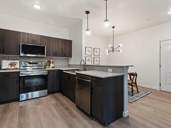 Hawk's Landing Apartments