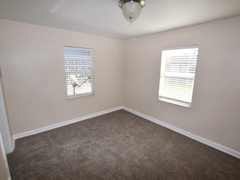 317 E Barnes Ave — Photo 31