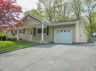 61 White Rock Blvd, Oak Ridge, NJ 07438