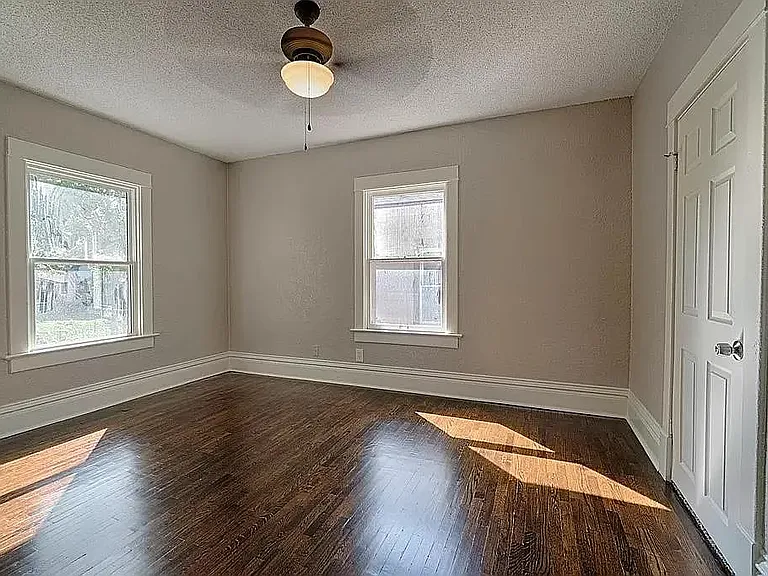 4408 Forest Ave — Photo 3