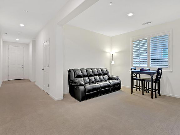 4th image of 963 Robert Dr