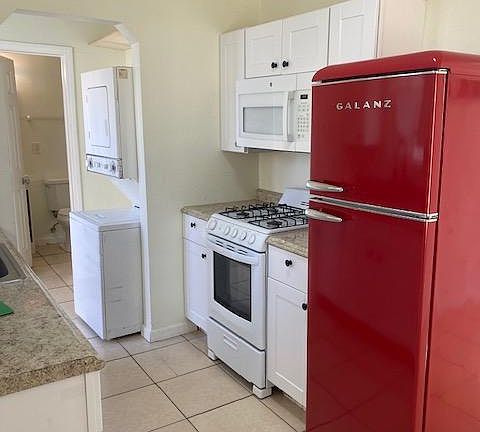 4th image of 3772 47th St