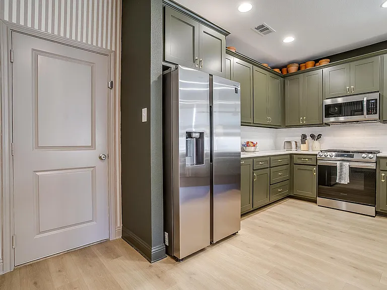 215 Athenia Dr — Photo 8