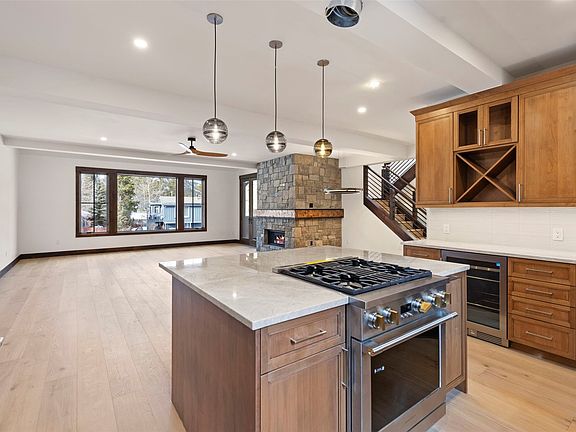 3rd image of 310 S 3rd Avenue