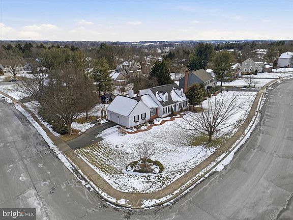 4th image of 1710 Crossfield Dr