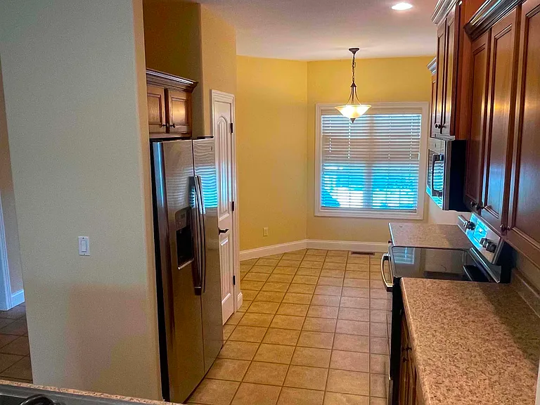1505 Stonebluff Ct — Photo 2