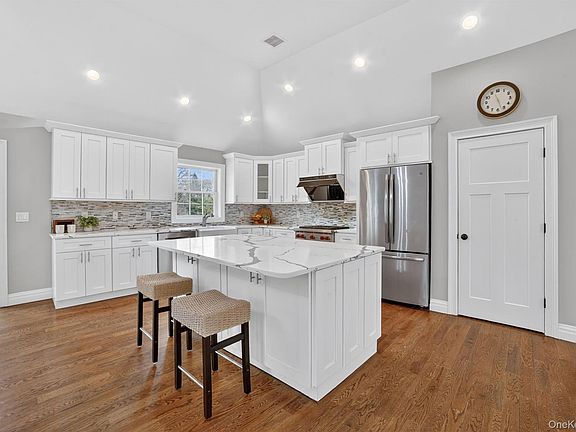 3rd image of 872 Taconic Woods Road