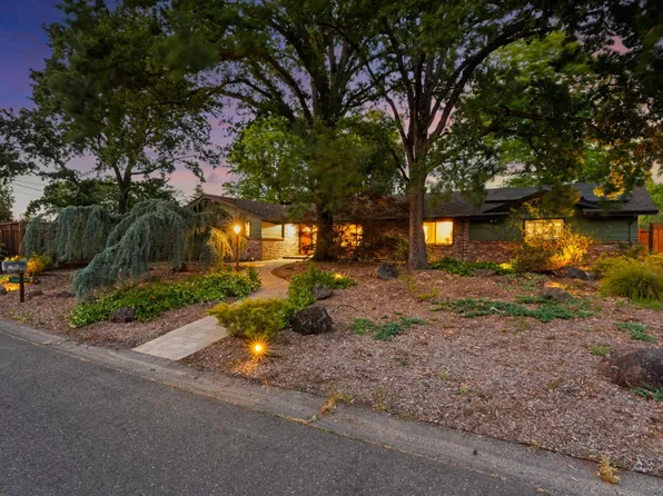 220 Country Club Drive, Santa Rosa, CA 95401