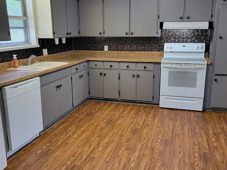 407 Daniels St — Photo 3