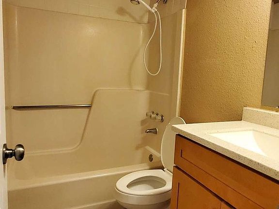 2nd image of 1007 Gunnison St APT D