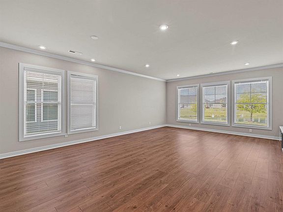 5th image of 2558 Watson Cir