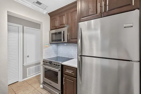 1 bed, 634 sqft, $1,600 — Photo 4