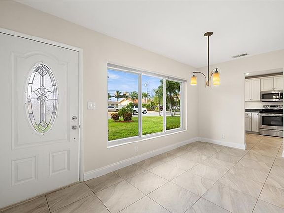 3rd image of 7101 S Shore Dr S