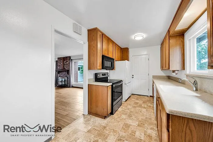 2080 Helena Way — Photo 9