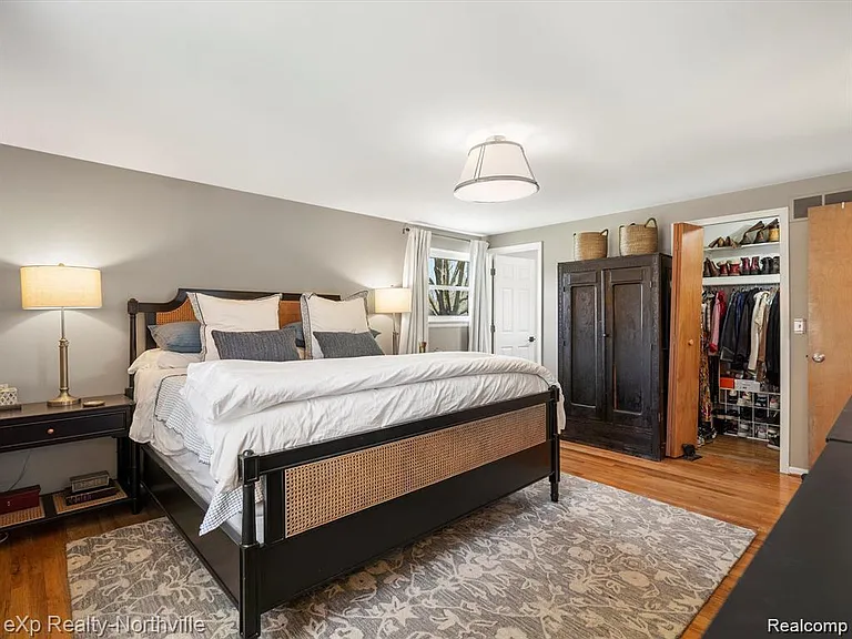 38205 Connaught Dr — Photo 38