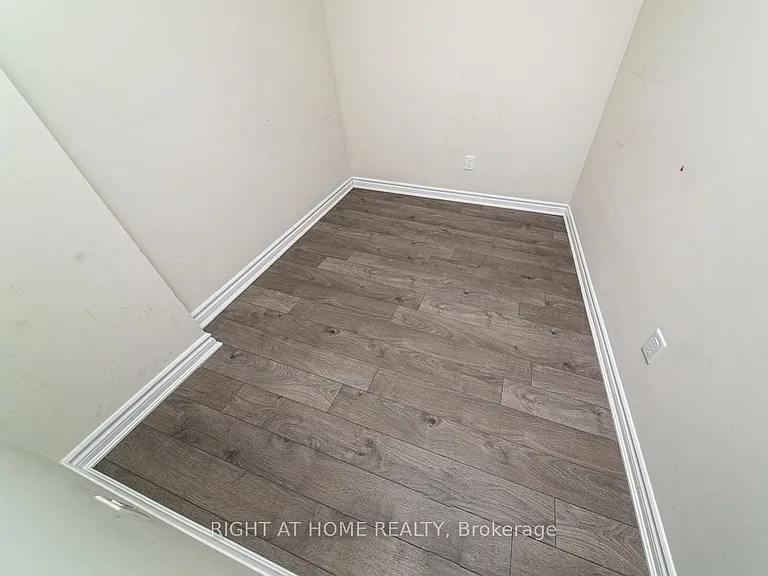 150 Oak Park Blvd #204 — Photo 5