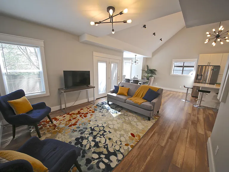 1612 E Camby Ct — Photo 15