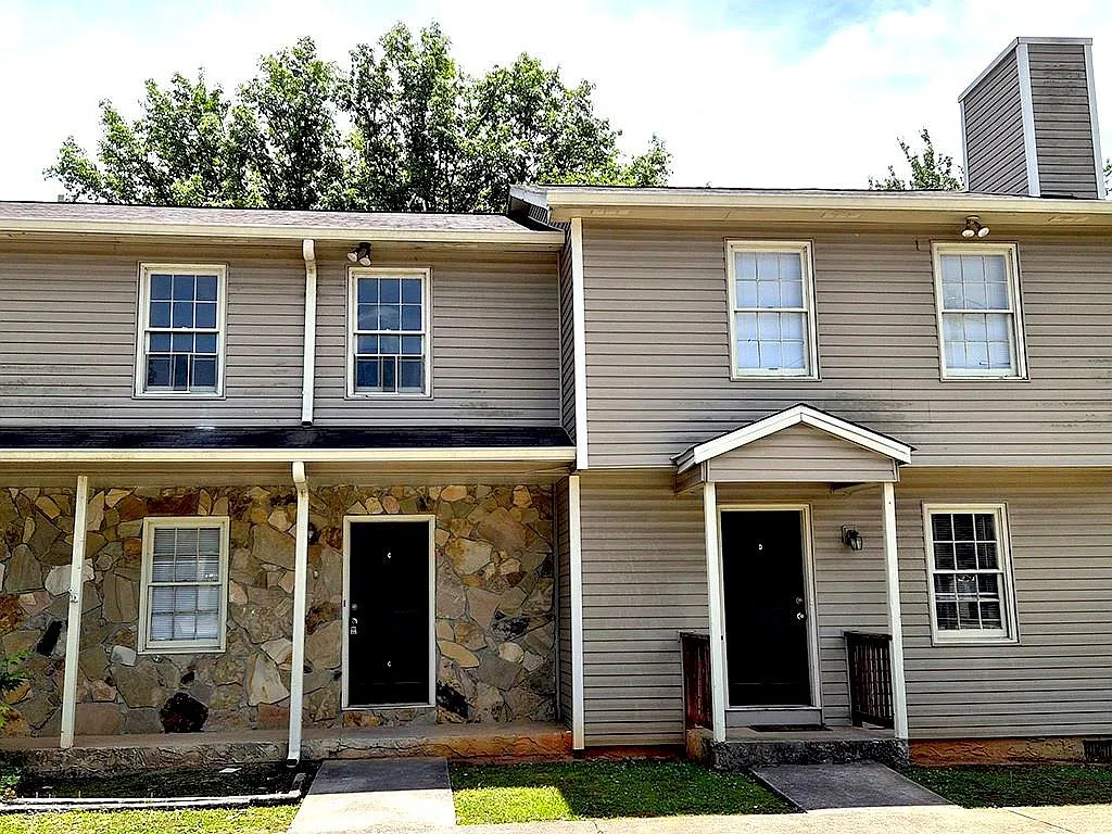 3 bed, 1.5 bath, 4256 sqft, $1,800 — Photo 1