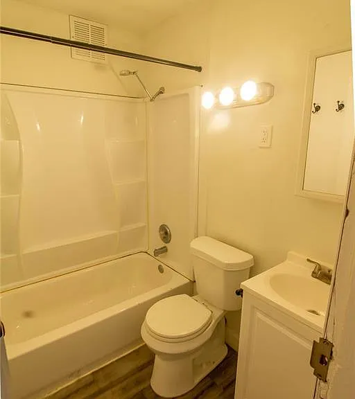 3857 Botanical Ave — Photo 7