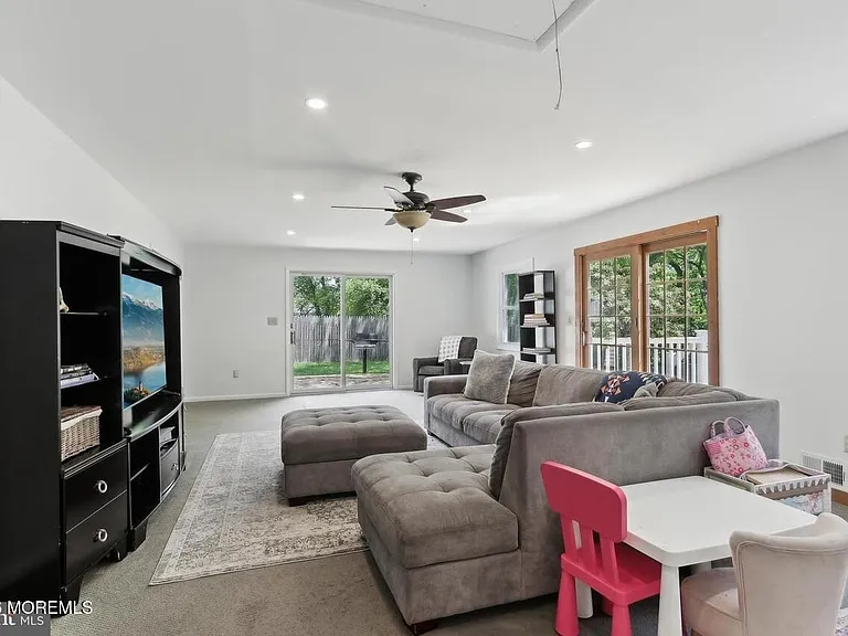 14 Virginia Dr — Photo 15