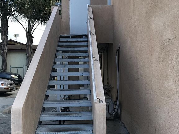 5th image of 537 S Cabrillo Ave #541