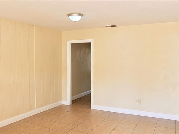 4th image of 406 E Hibiscus Dr