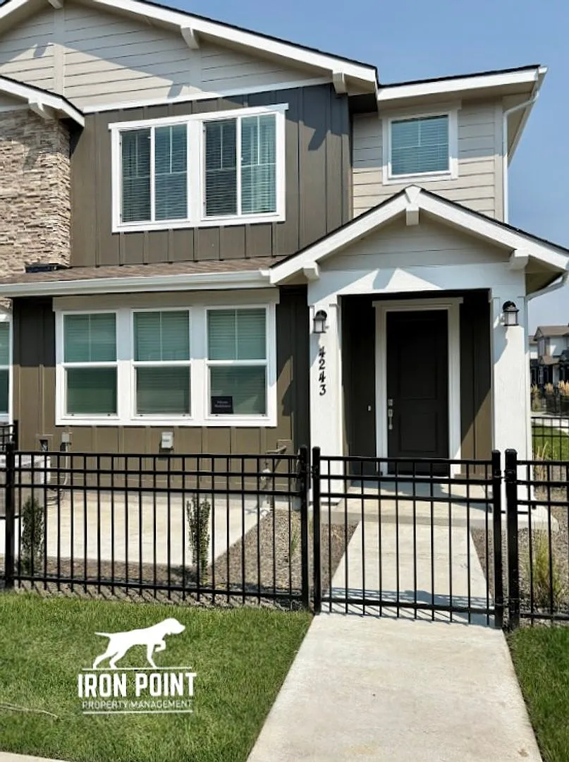 Brand-New 4 Bed + Loft Home in Eagle! — Photo 3