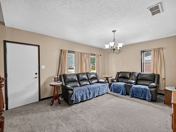 3rd image of 204 S 8th Ave