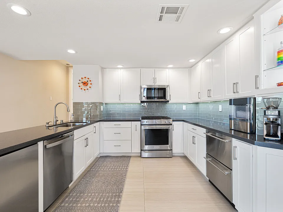 49069 Mariposa Dr