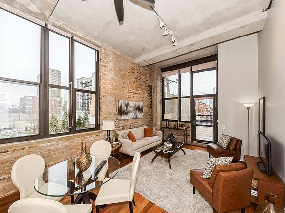 2nd image of 320 E 21st St Unit 201