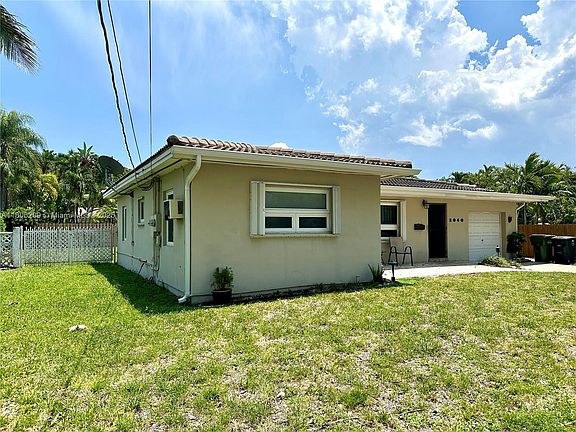 3rd image of 2040 N Hibiscus Dr