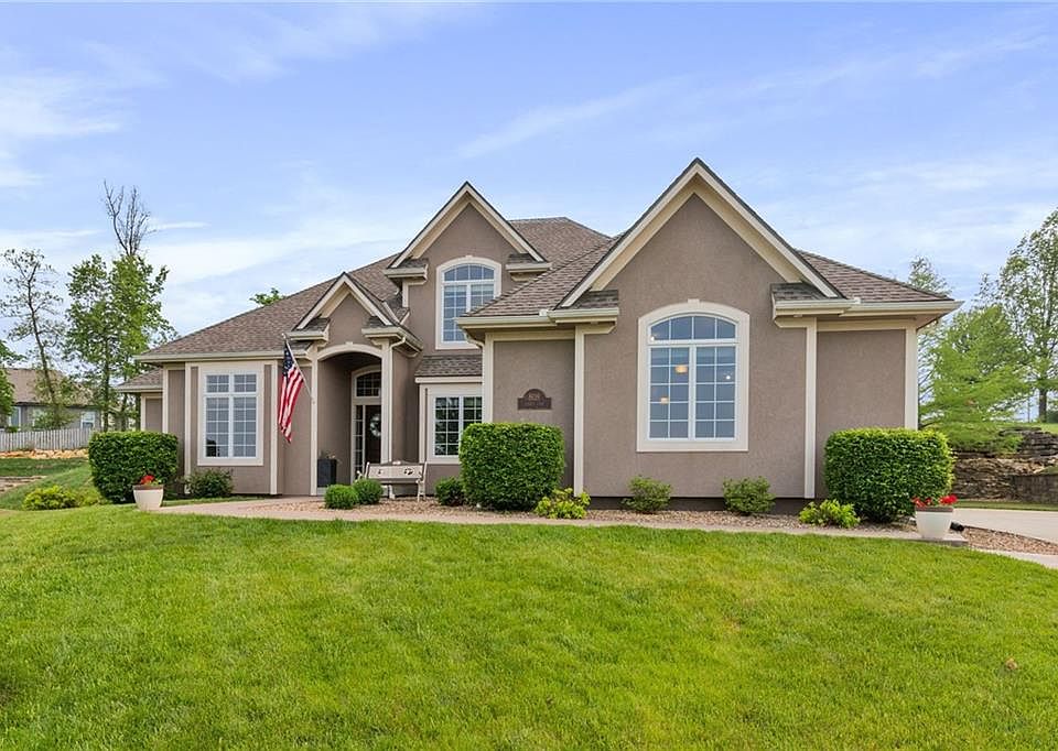 1st image of 808 SE Cedrus Ln