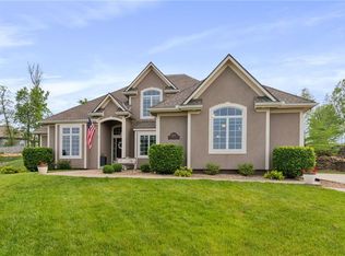 808 SE Cedrus Ln, Blue Springs, MO 64014