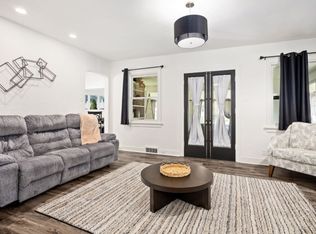 1435 N 8th St, Pekin, IL 61554