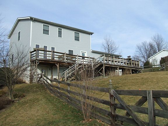 203 Oak rear & side yd