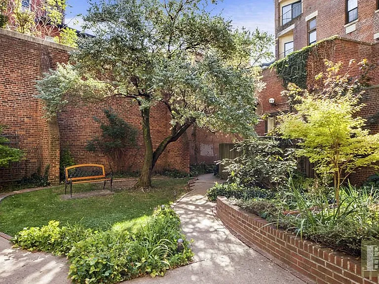 555 Washington Ave #2D — Photo 7