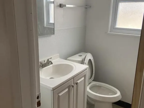 16025 Nelacrest Rd, Cleveland, OH 44112