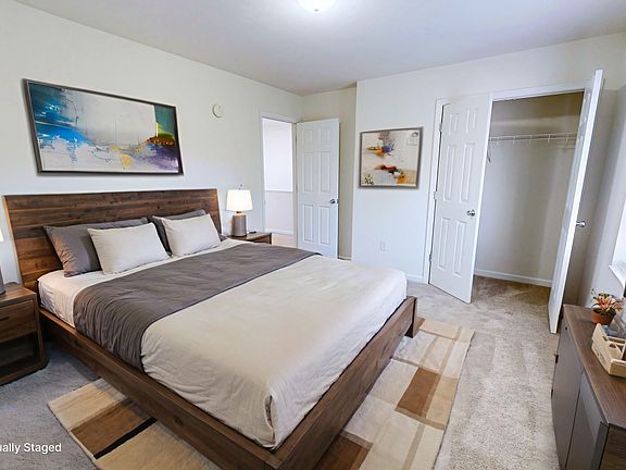 3rd image of 12 Stratford Dr APT 108