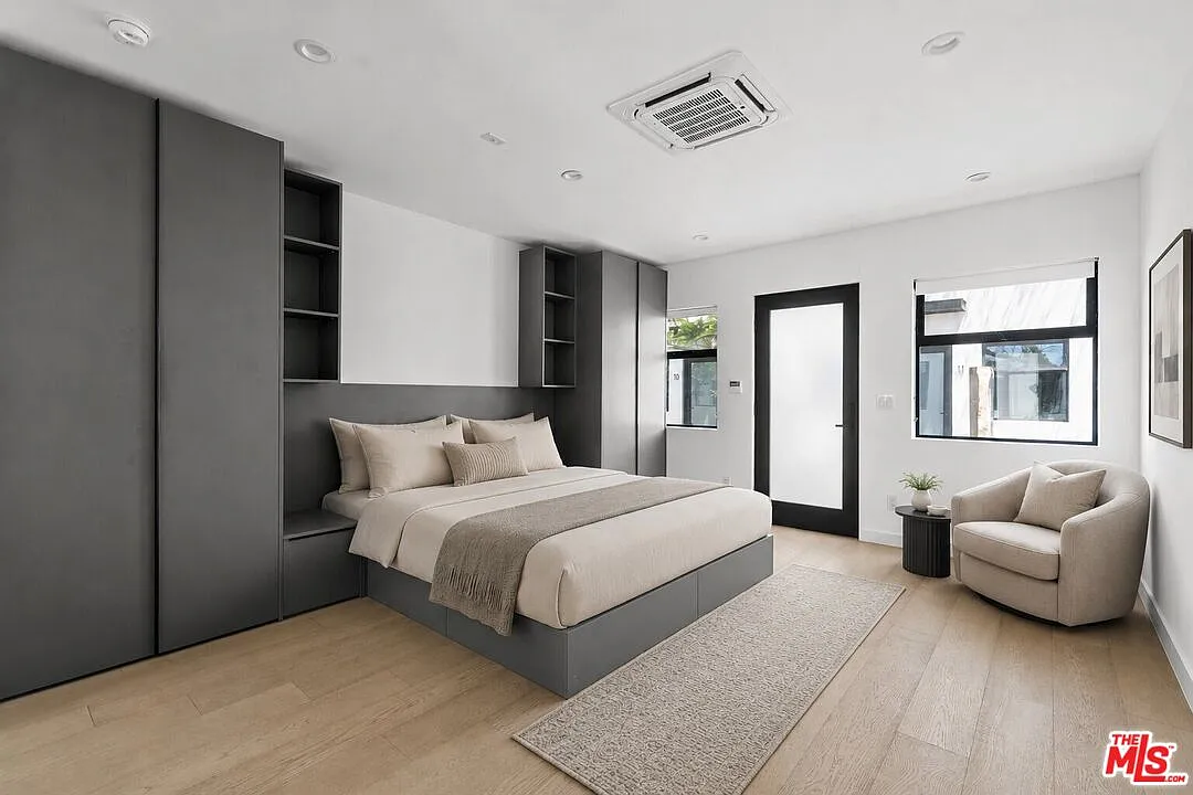 Studio, 1.0 bath, $2,499 — Photo 1